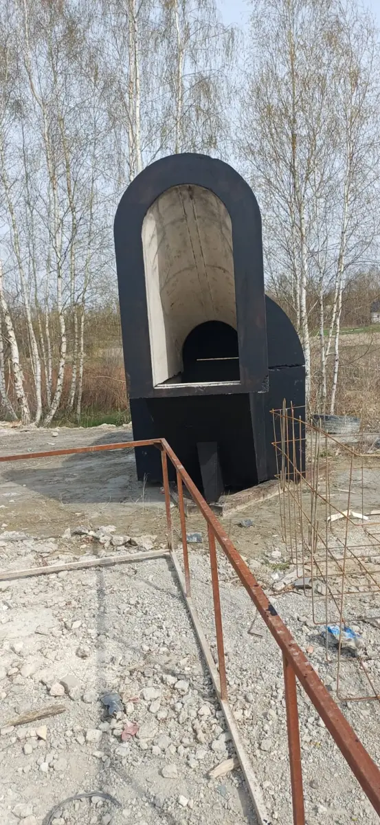 Piwniczka betonowa z wysokim wejściem